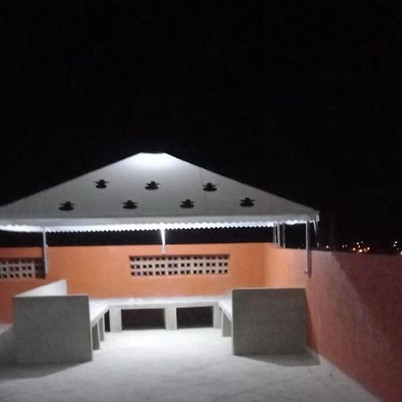 Karaz Homestay Grand Appartement Avec Rooftop Monte Arrouit 外观 照片