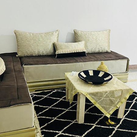 Karaz Homestay Grand Appartement Avec Rooftop Monte Arrouit 外观 照片