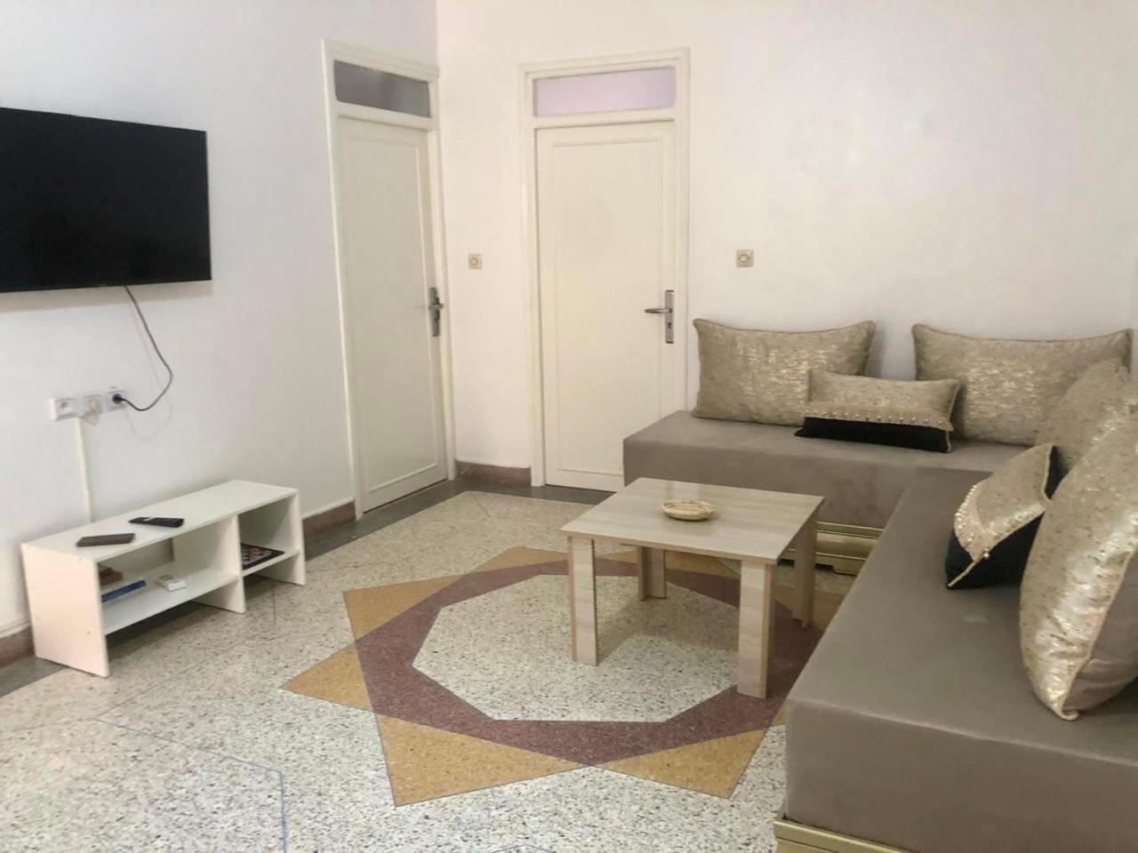Karaz Homestay Grand Appartement Avec Rooftop Monte Arrouit 外观 照片