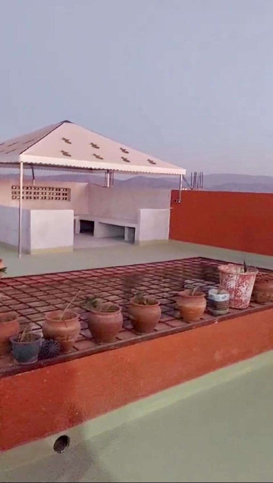 Karaz Homestay Grand Appartement Avec Rooftop Monte Arrouit 外观 照片