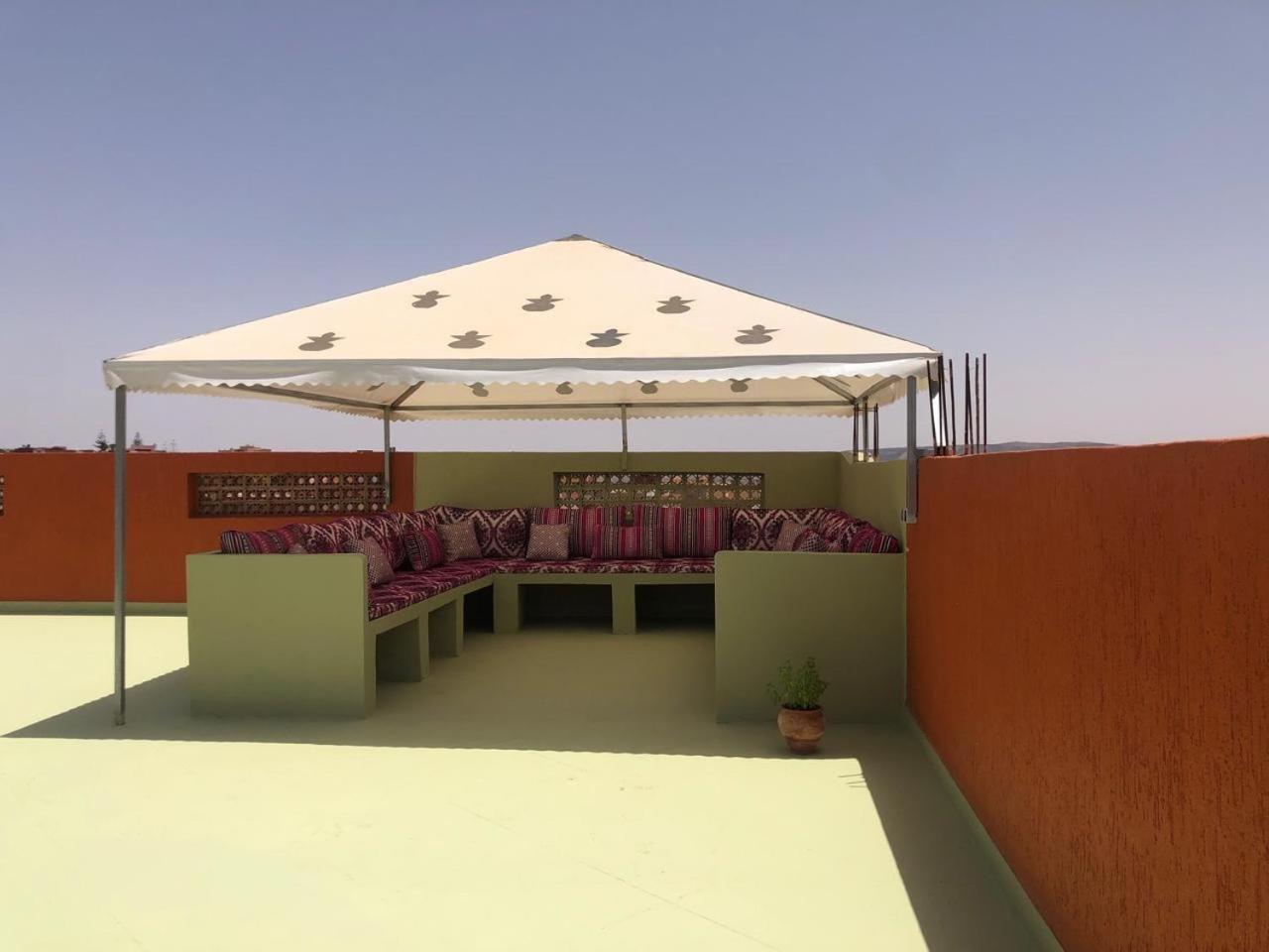 Karaz Homestay Grand Appartement Avec Rooftop Monte Arrouit 外观 照片