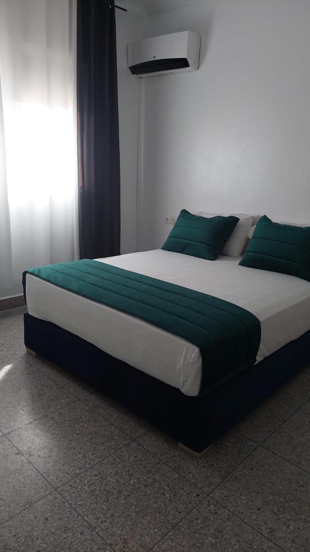 Karaz Homestay Grand Appartement Avec Rooftop Monte Arrouit 外观 照片